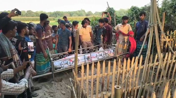 কুষ্টিয়ায় হত্যার শিকার সেই পীরের দাফন সম্পন্ন